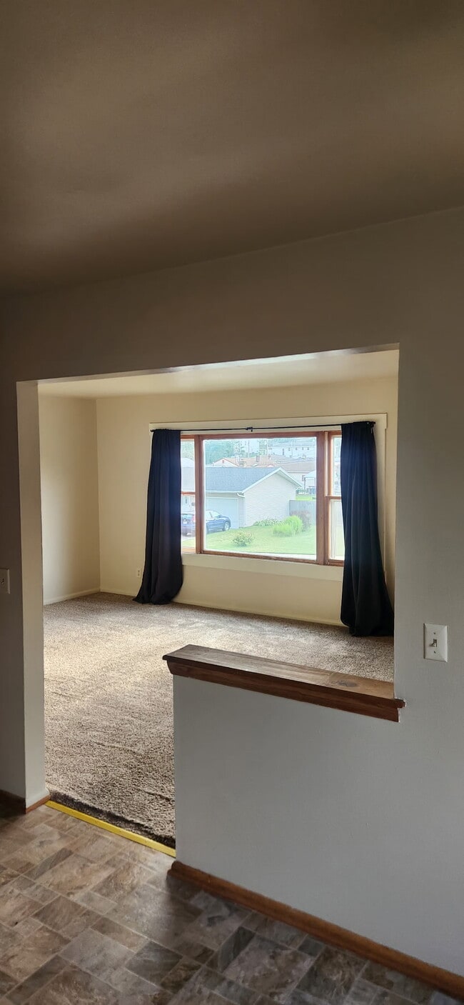 Building Photo - 1318 Church St Unit 3 bedroom upper incl. Wat
