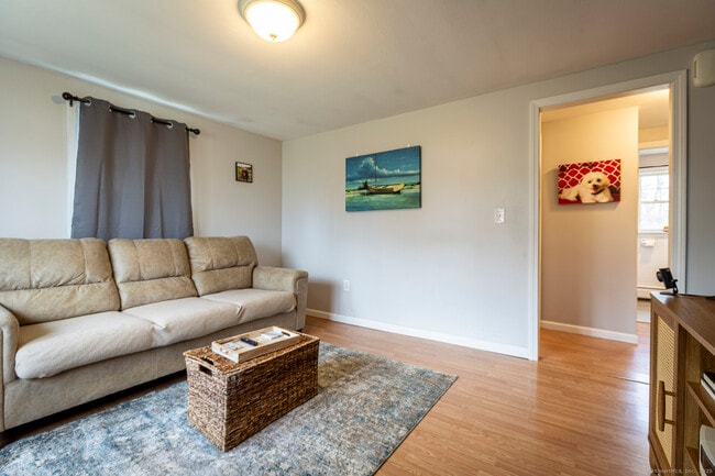 Photo - 28 Elaine Dr