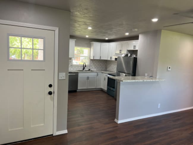 Building Photo - 1328 Nebraska St Rental