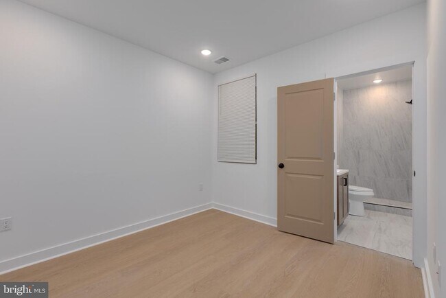 Photo - 2350 N 16th St