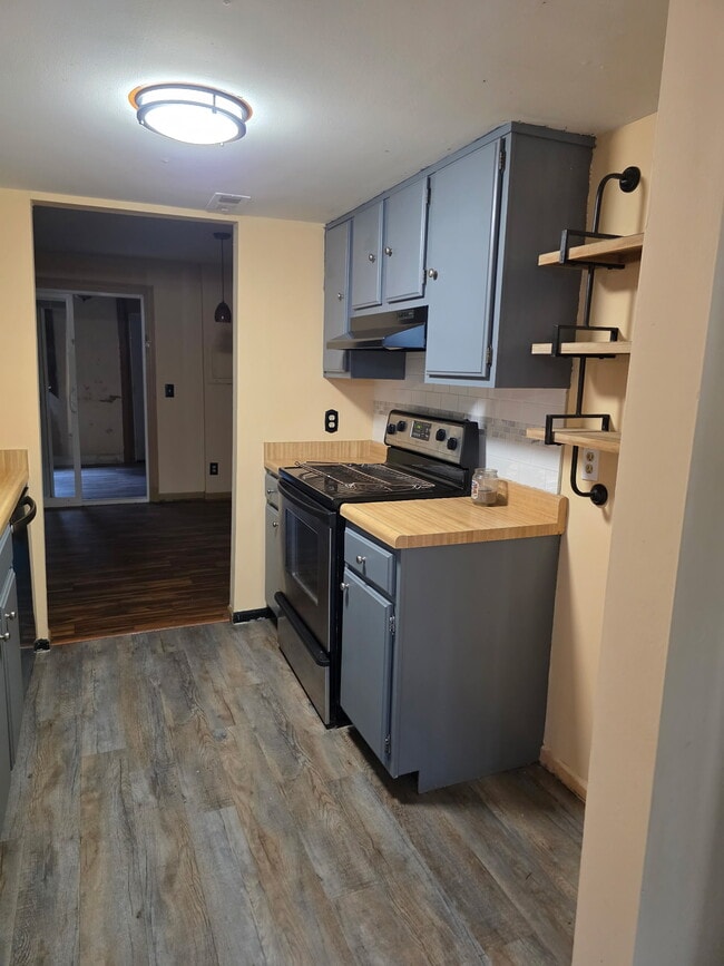 Photo - 2842 Lake Forest Dr