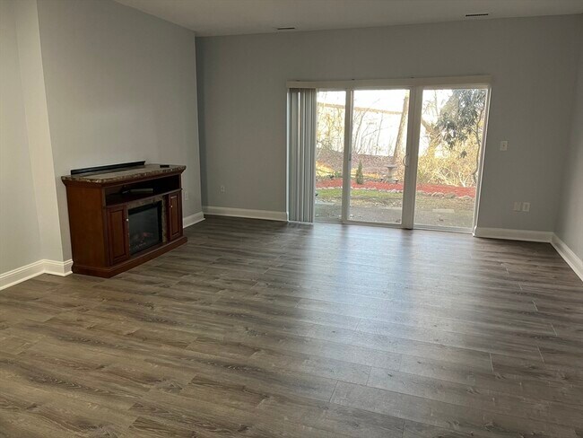 Photo - 37 Highwood Dr Unit 37