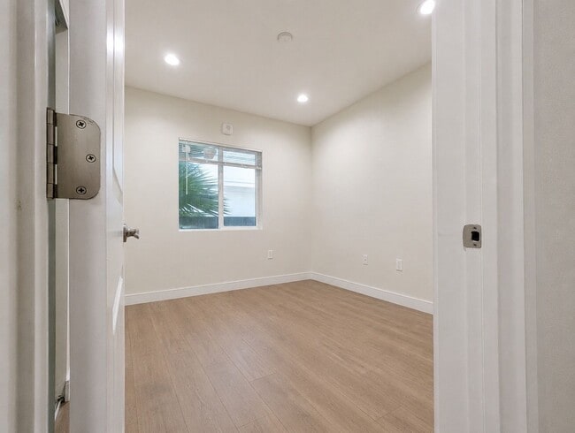 Photo - 14411 Vanowen St Unit 212