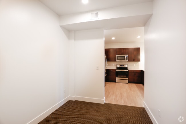 1BR, 1BA - C - Capitol Place Apartments