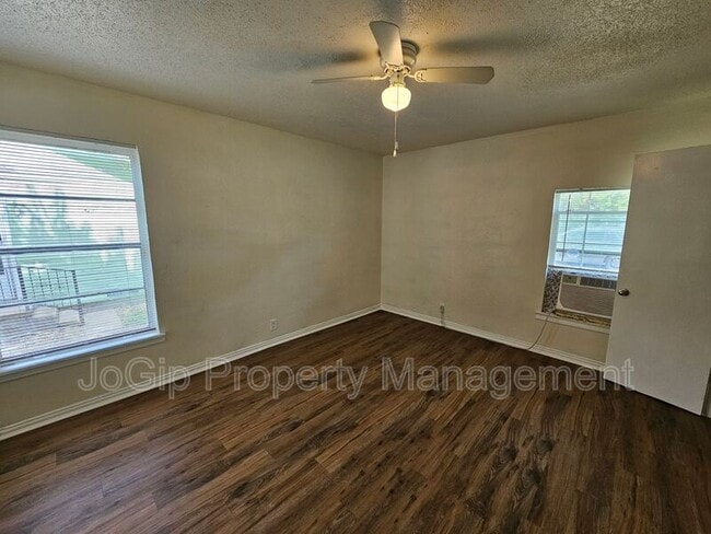 Photo - 6540 Hollis Ave