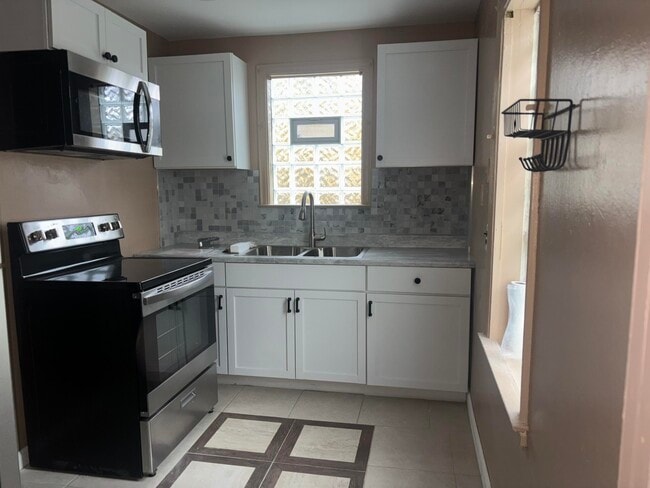 Photo - 18089 Schaefer Hwy