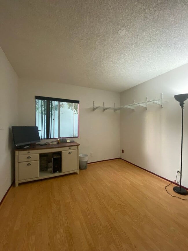 Photo - 4834 Hollow Corner Rd Unidad 302