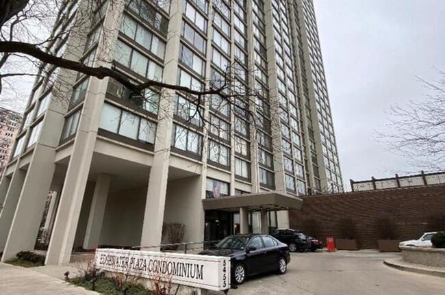 Building Photo - 5455 N Sheridan Rd