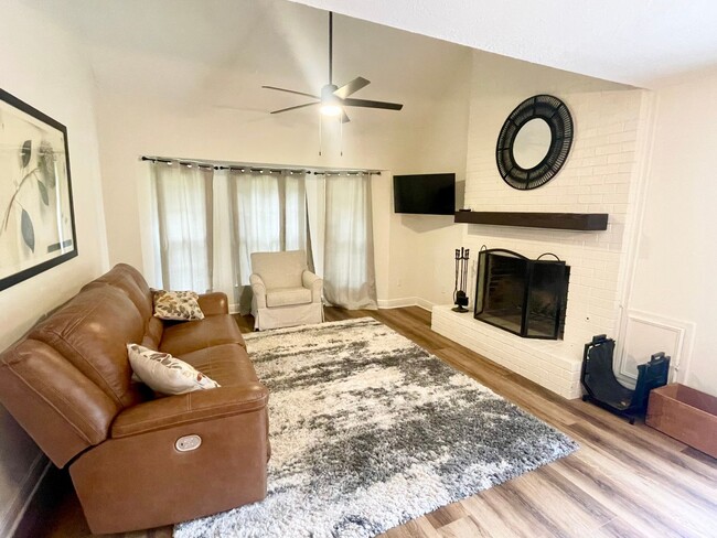 Photo - Beautiful 3 bed, 2.5 bath home for rent in the heart of Madison!