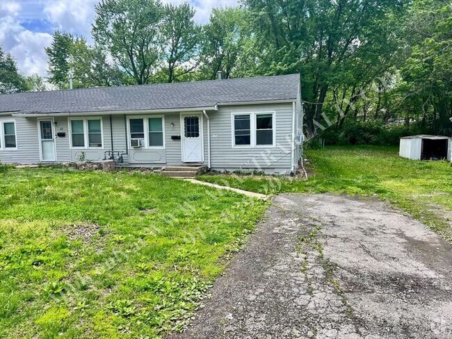 Building Photo - Cozy 2 Bed 1 Bath Duplex in OLATHE-Availab... Rental