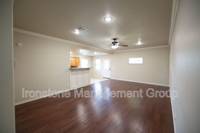 Photo - 120 W Dogwood St