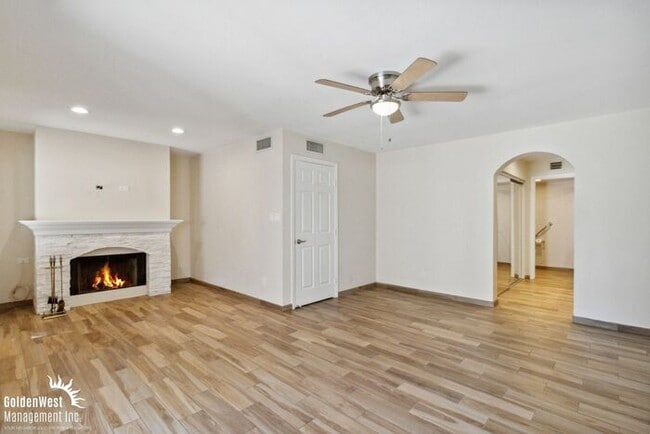 Building Photo - Gorgeous 2Bdm 2Ba Single Story Home with A...