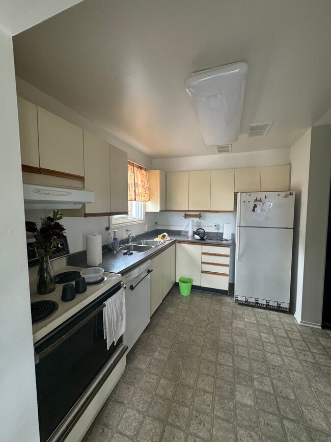 Photo - 24 Townline Road East Unit 200