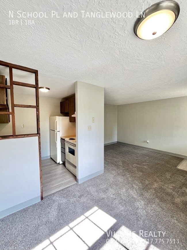 Photo - 335 N School Pl