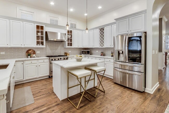 Building Photo - 3545 N Fremont St Unit 1S Rental
