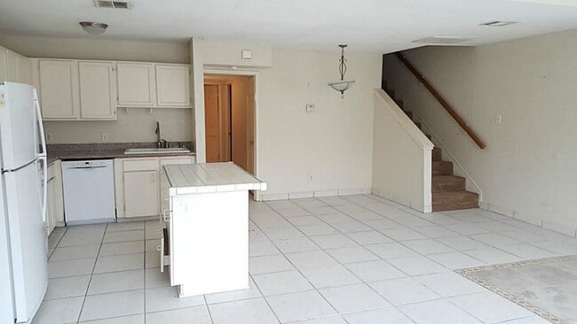 Photo - 1014 Graham Dr Unit J4