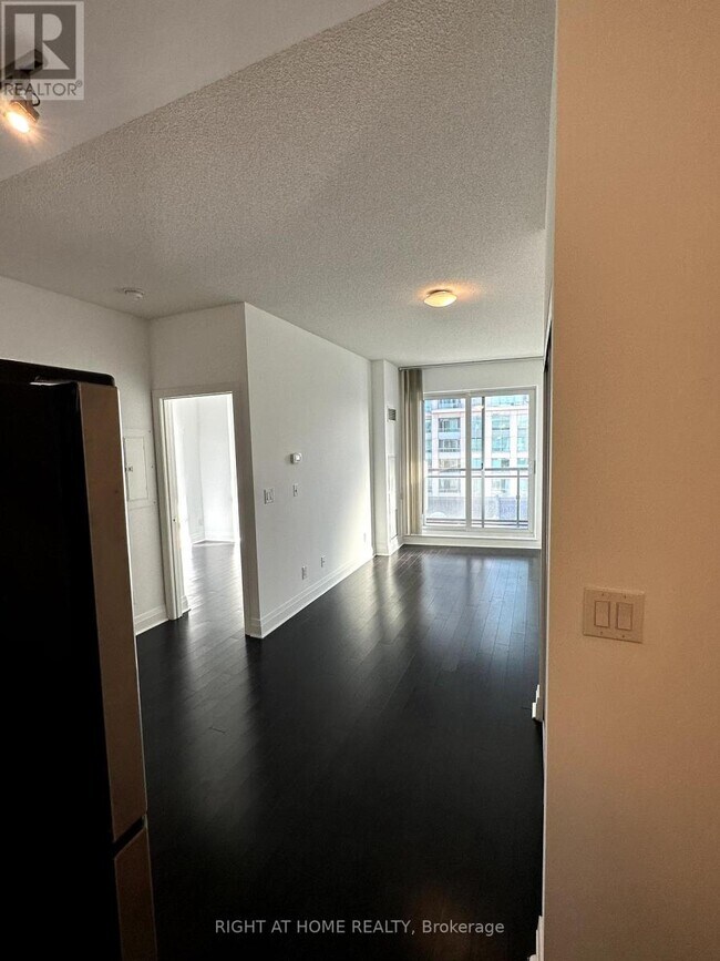 Photo - 17 Kenaston Gardens Unit 605