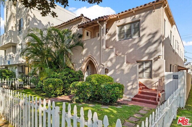 Photo - 1142 S Clark Dr Unidad 3