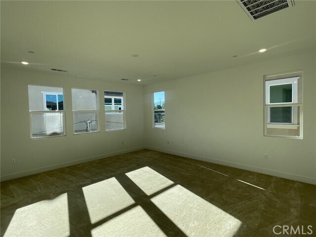 Photo - 1184 Silver wood Way