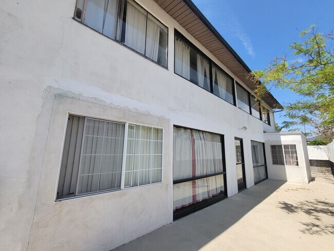 5165-5165 1/2 Santa Monica Blvd Unidad 5165 1/2 Unit B