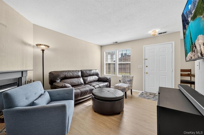 Photo - 2117 Whispering Hills Dr