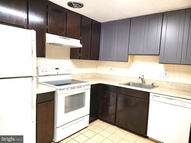 Photo - 9668 Brassie Way