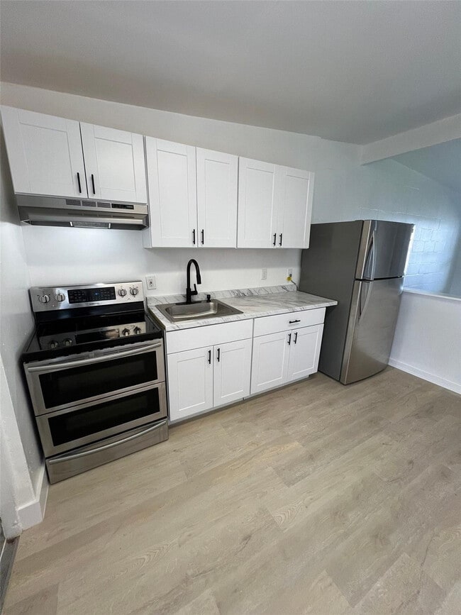 Photo - 320 NE 13th Ave Unit 06