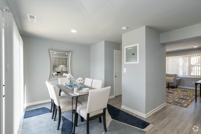 2BR 2BA 1026SF