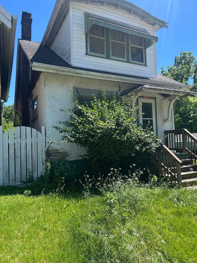 Photo - 5468 Gilmore Ave