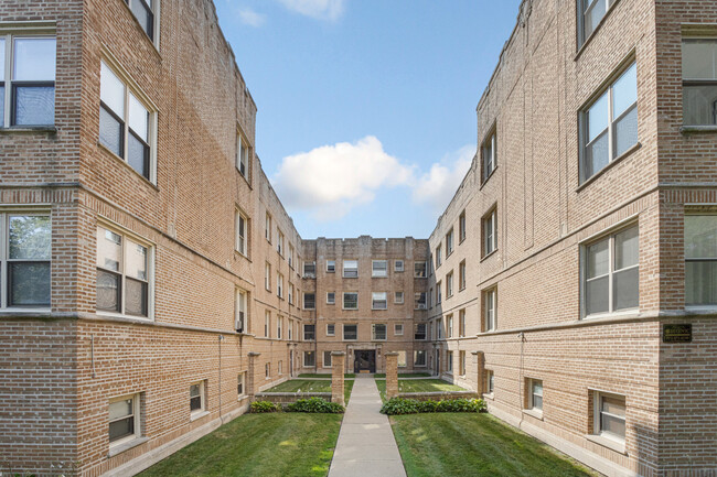 Building Photo - 1629 W Chase Ave Unit 3C Rental