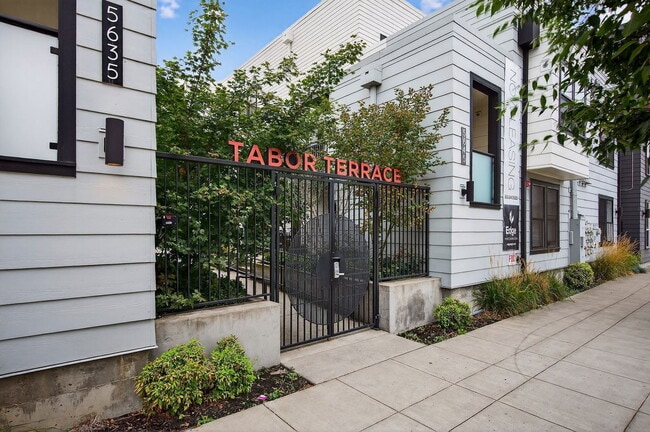 Building Photo - 5635 NE Glisan St Unit 6