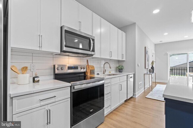 Photo - 144 N Main St