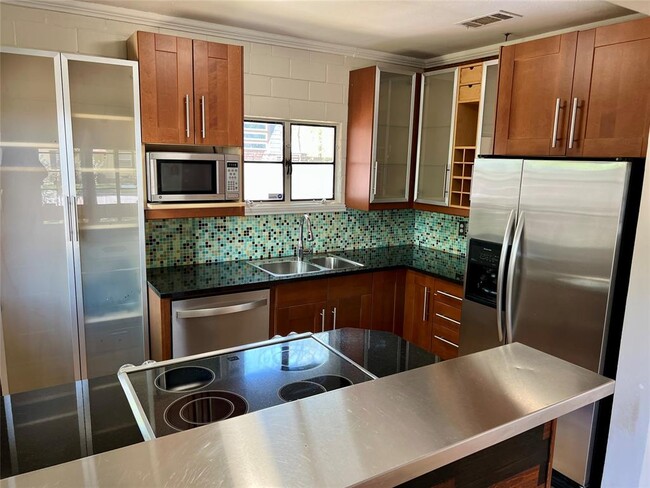 Photo - 412 W Croslin St