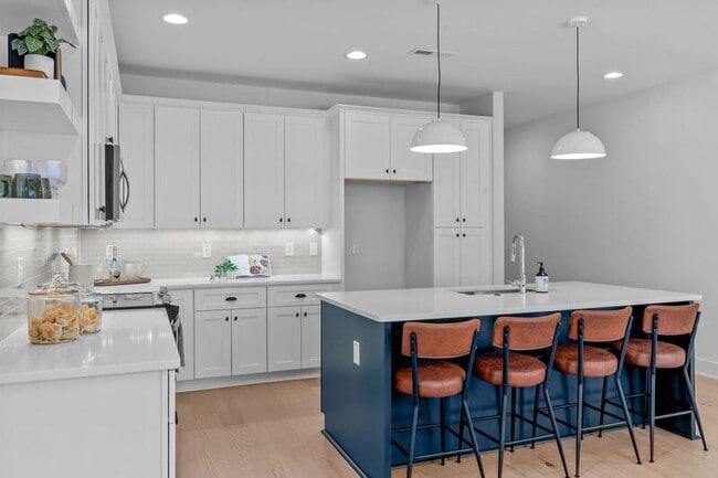 Photo - 5057 Lundy Dr