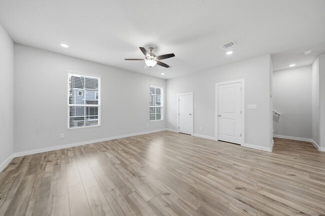 21527 Sir Walter Ln