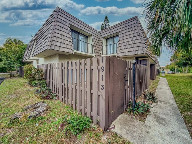 Building Photo - 1913 N Congress Ave