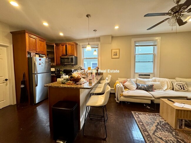 Photo - 719 Parker St