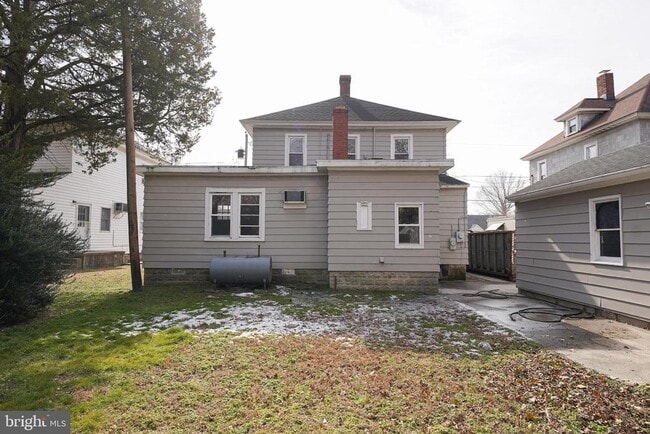 Photo - 305 E Pine St