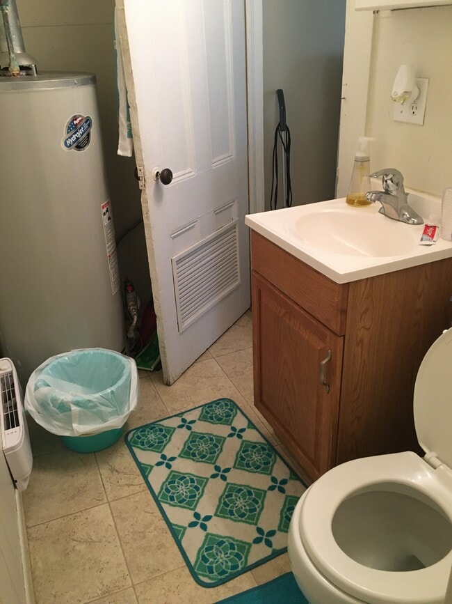 Photo - 18 Seminary Ave Unidad 18.5 Seminary-1