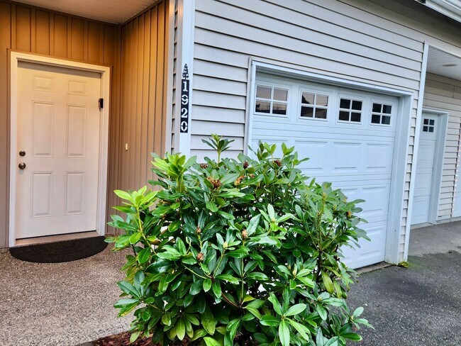 Photo - Beautiful 3 Bed / 2.5 Bath Townhome in Lake Stevens