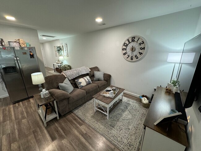 Photo - 1815 E Myrtle Ave Unit 2