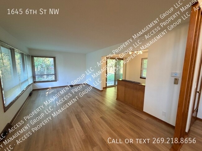Photo - 1645 6th St NW