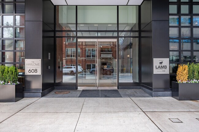 Photo - 608 Richmond St W