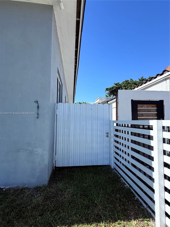 Photo - 3341 NW 18th Terrace Unidad B