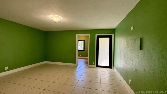 4729 Myrtle Ln