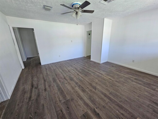 Photo - 6015 Beekman Rd