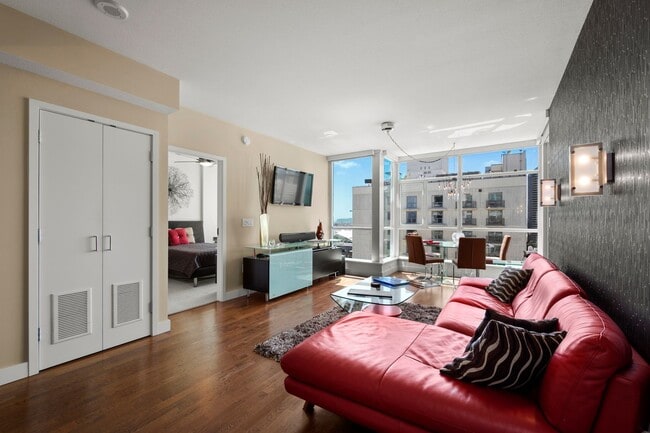 Photo - West Facing Downtown Condo for Rent! Unit 1607