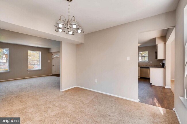 Photo - 915 Cambridge Ave