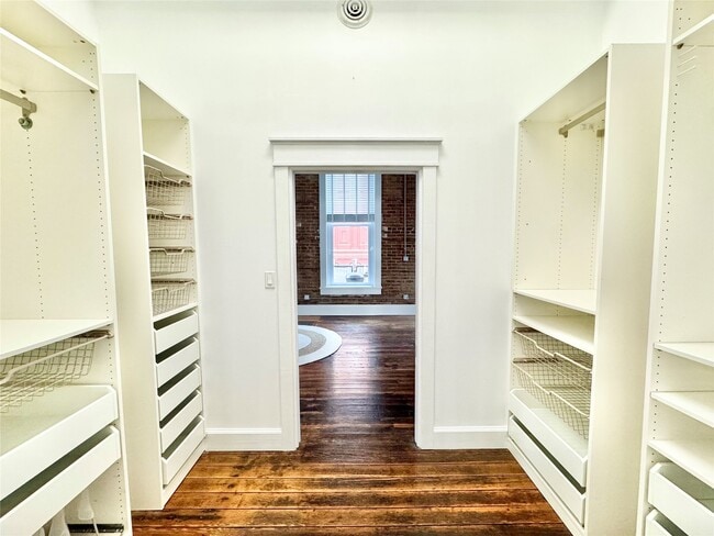 Building Photo - 219 22nd St Unit 1