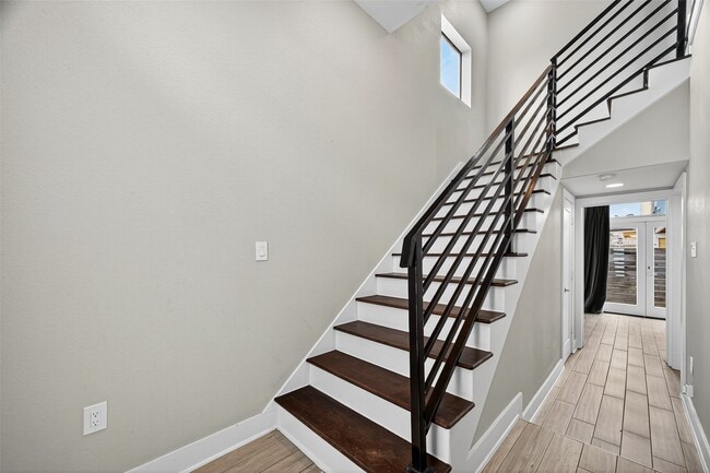 Building Photo - 1603 Holly St Rental